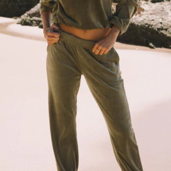 Free People Araminta James Velour Trackie Pant – Khaki – Size 6 / XS – NWT